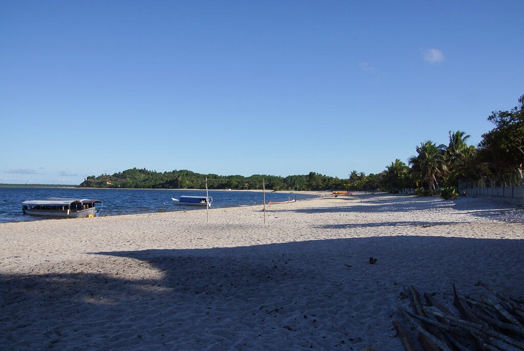 Strand ved Manambalo