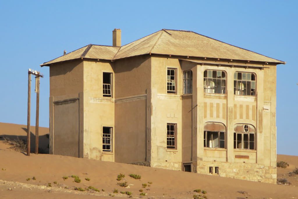 kolmanskop-building-ressourcer-namibia
